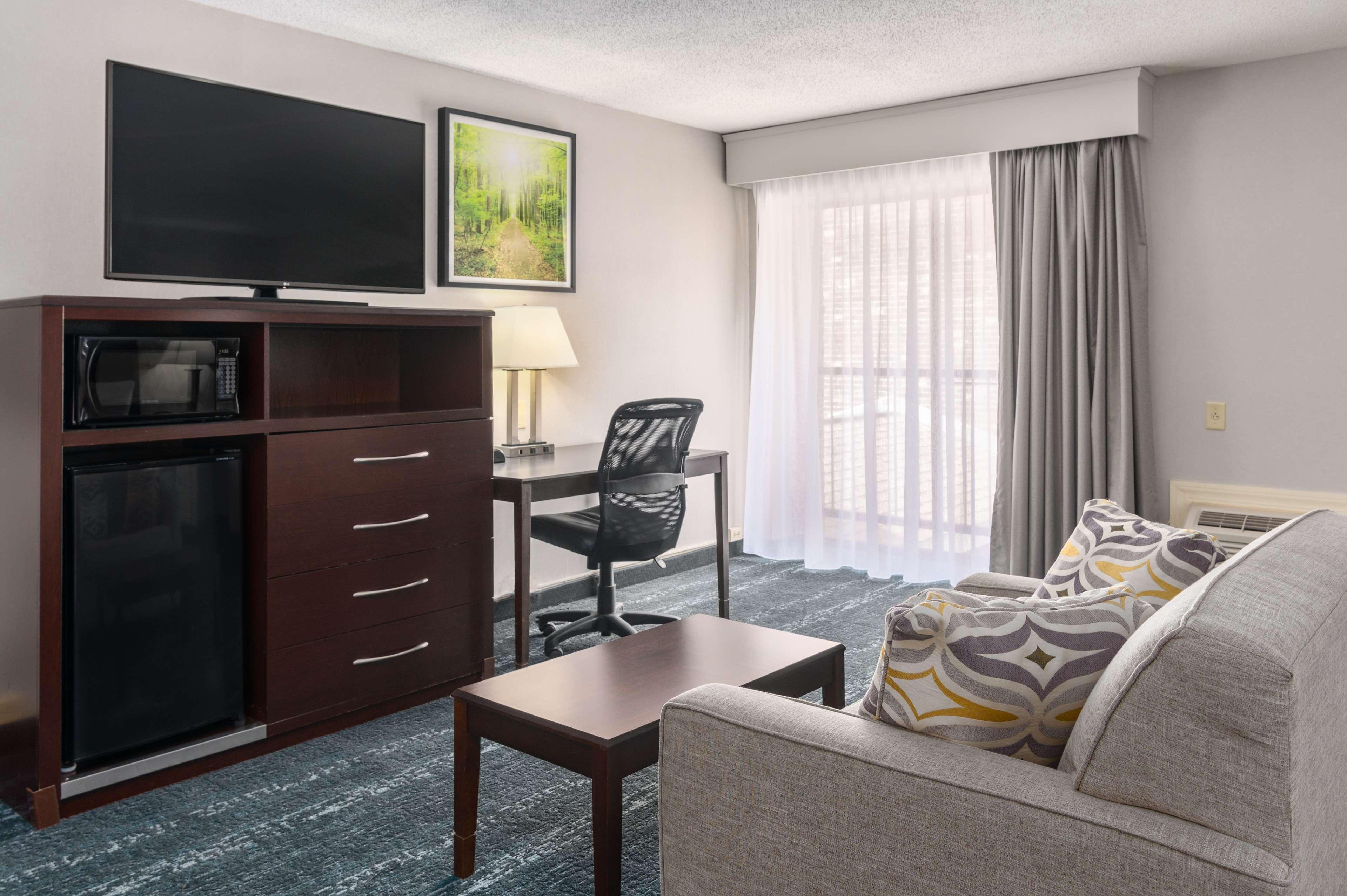 Best Western Plus Keene Hotel Exterior photo