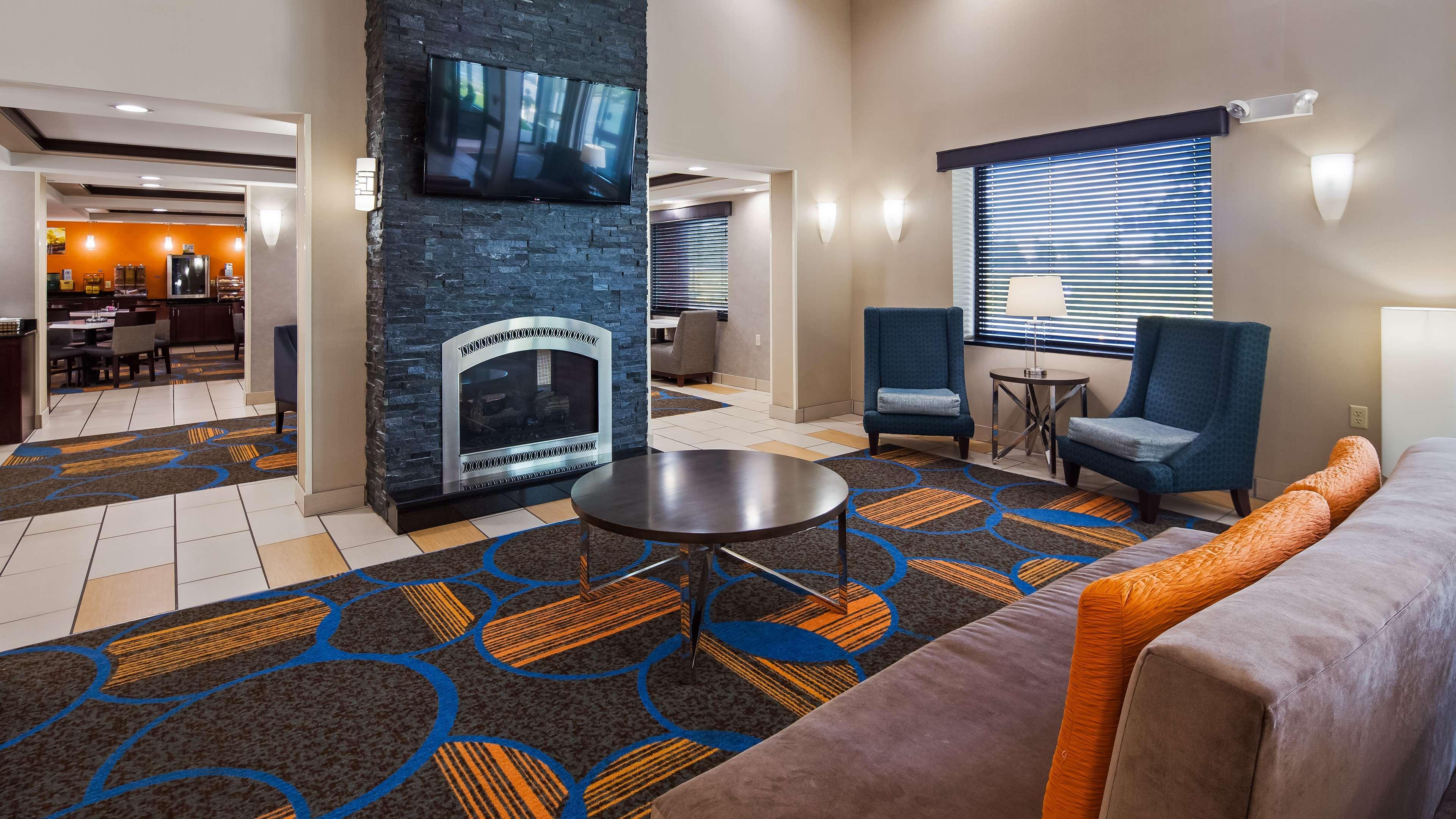 Best Western Plus Keene Hotel Interior photo