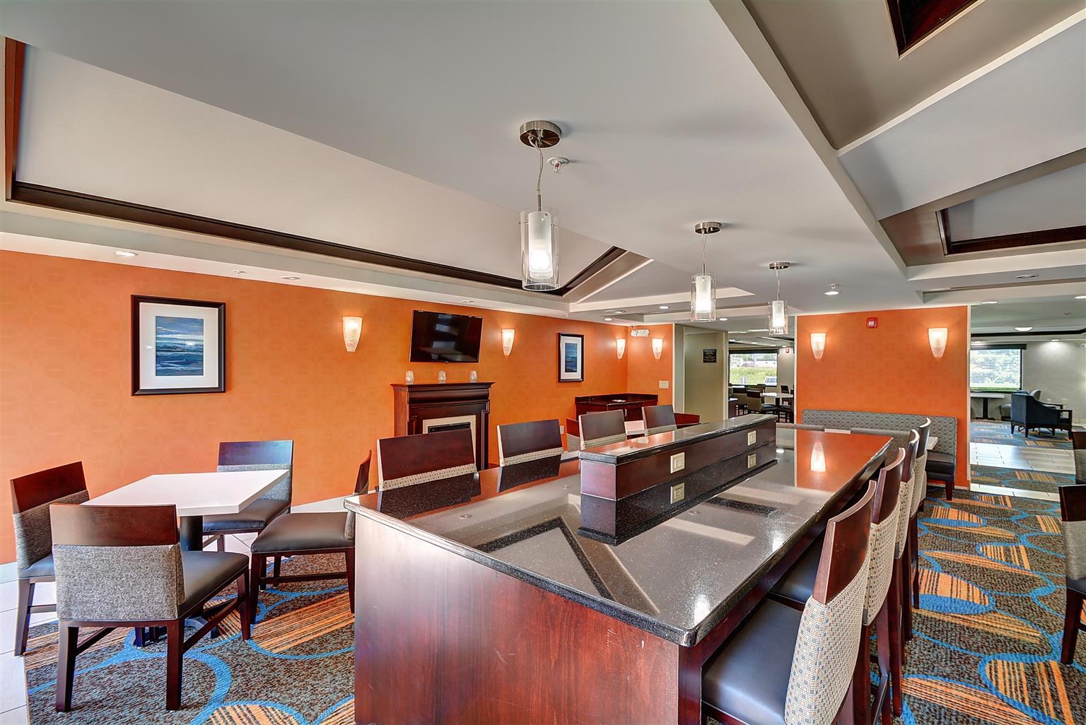 Best Western Plus Keene Hotel Exterior photo