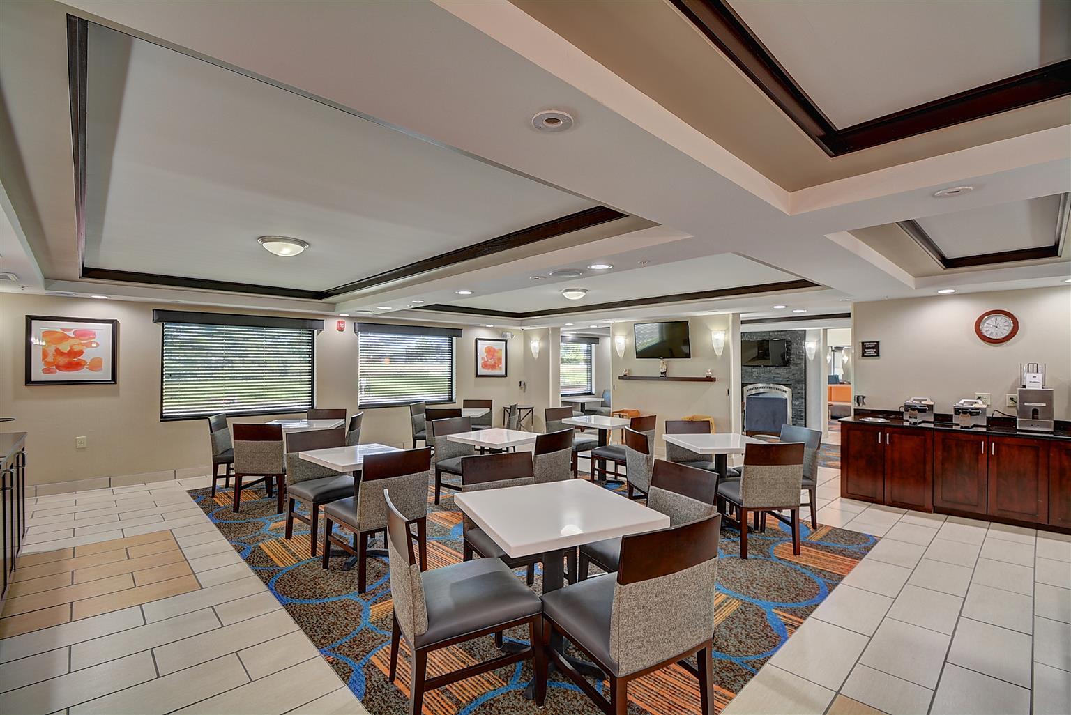 Best Western Plus Keene Hotel Exterior photo